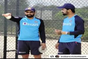  ଆହତ କାରଣରୁ ଇଂଲଣ୍ଡ ବିପକ୍ଷ ଚାରି ଟେଷ୍ଟ ସିରିଜରେ ଭାରତୀୟ ଦଳର ନିୟମିତ ଟେଷ୍ଟ ବୋଲର ଶାମି ଟିମ୍ ଇଣ୍ଡିଆର ଅଂଶ ହୋଇ ପାରିନାହାନ୍ତି । ଶାମି ଭାରତ ପାଇଁ ୫୦ ଟି ଟେଷ୍ଟ, ୭୯ ଟି ODI ଓ ୧୨ ଟି -୨୦ ଇଣ୍ଟରନ୍ୟାସନାଲ ମ୍ୟାଚ ଖେଳି ସର୍ବମୋଟ ୩୪୦ ୱିକେଟ୍ ନେଇଛନ୍ତି ।