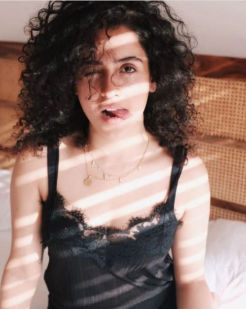  ସାନ୍ୟାଙ୍କ ଏହି ଫଟୋଗୁଡ଼ିକ ଉପରେ ମନ୍ତବ୍ୟ ଦେଇ ଲୋକମାନେ ତାଙ୍କୁ ପ୍ରଶଂସା କରୁଛନ୍ତି । (ଫଟୋ କ୍ରେଡିଟ୍: instagram/@sanyamalhotra_)<br />