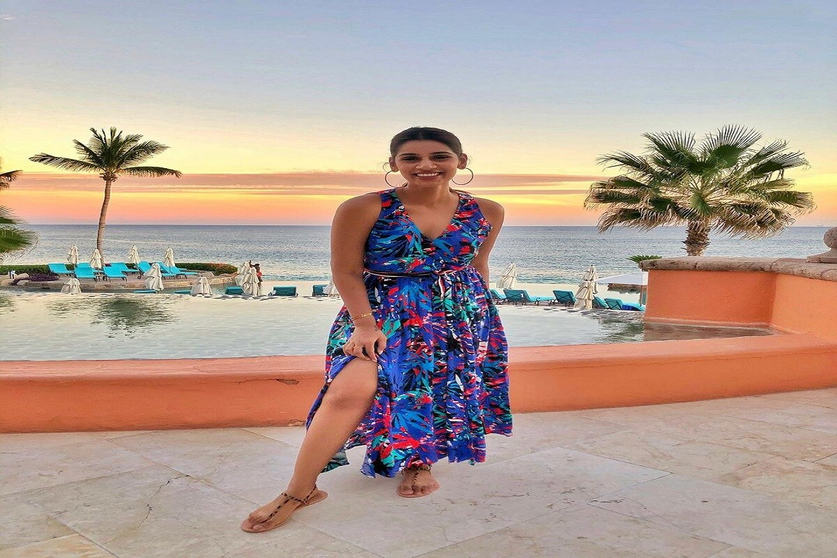  ସଞ୍ଜନା ମଡେଲିଂ କରିବାକୁ ଚେଷ୍ଟା କରିଥିଲେ ଓ ୨୦୧୪ରେ ସେ ମିସ୍ ଇଣ୍ଡିଆର ଫାଇନାଲରେ ପ୍ରବେଶ କରିଥିଲେ ।