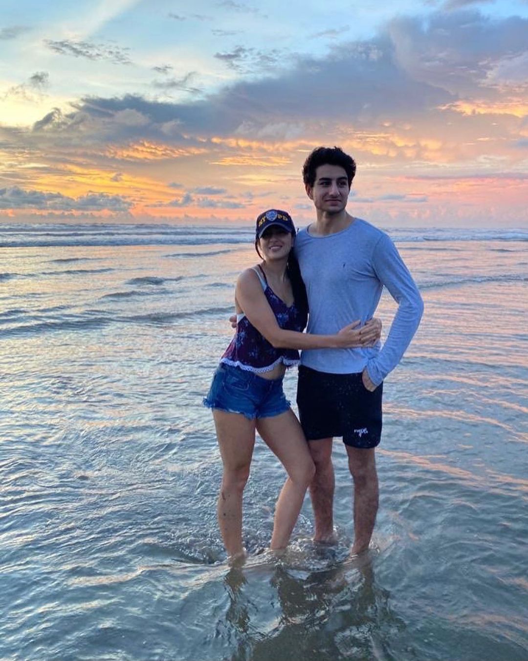  ଅଭିନେତ୍ରୀ ସାରା ଅଲି ଖାନ ଇନଷ୍ଟାଗ୍ରାମରେ ନିଜର ଓ ଇବ୍ରାହିମଙ୍କର କିଛି ଫଟୋ ଓ ଭିଡିଓ ପୋଷ୍ଟ କରିଛନ୍ତି ।