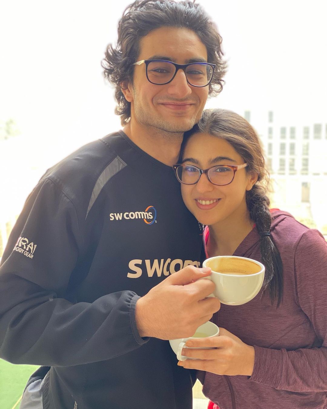  ସାରା ଓ ଇବ୍ରାହିମଙ୍କ ଭାଇ-ଭଉଣୀର ବନ୍ଧନ ଏହି ଫଟୋଗୁଡ଼ିକରେ ଆଶ୍ଚର୍ଯ୍ୟଜନକ ଭାବେ ଖୋଲି ଦେଖାଯାଏ ।