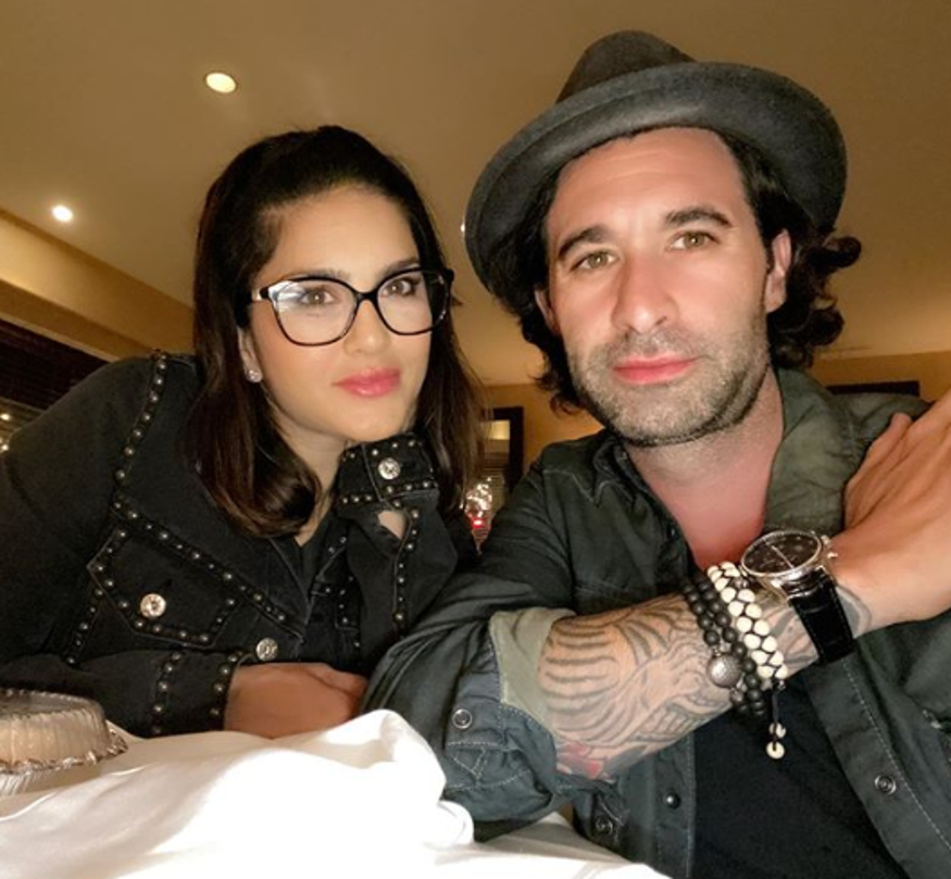  ସ୍ୱାମୀଙ୍କ ସହ ସନ୍ନି ଲିଓନି