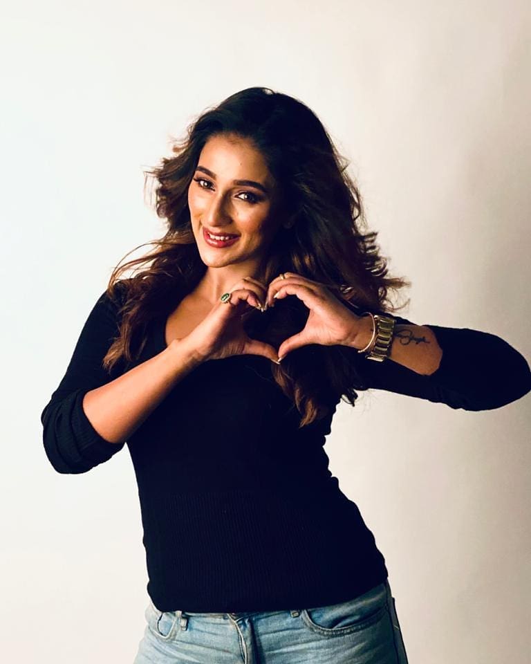  ସେ ନିଜ ଚଳଚ୍ଚିତ୍ର କରିୟର ୨୦୦୯ରେ ‘ଘର ସଂସାର’ ଫିଲ୍ମରୁ ଆରମ୍ଭ କରିଥିଲେ ।