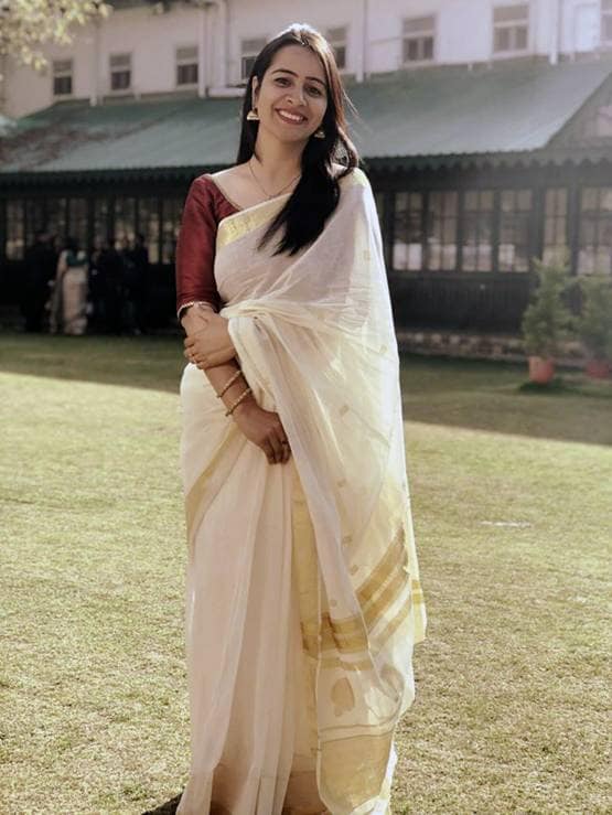 ଅନୁକୃତି କହିଛନ୍ତି, ‘‘ନିରନ୍ତର କଠିନ ପରିଶ୍ରମ ଓ ଇଣ୍ଟରନେଟ୍ ମାଧ୍ୟମରେ ଉନ୍ନତ ପ୍ରସ୍ତୁତି ସହିତ ଆପଣ ସିଭିଲ୍ ସର୍ଭିସ୍ ପରୀକ୍ଷାରେ ସଫଳତା ପାଇପାରିବେ ।’’ ଅନୁକୃତି କହିଛନ୍ତି, ‘‘ନିରନ୍ତର କଠିନ ପରିଶ୍ରମ ଓ ଇଣ୍ଟରନେଟ୍ ମାଧ୍ୟମରେ ଉନ୍ନତ ପ୍ରସ୍ତୁତି ସହିତ ଆପଣ ସିଭିଲ୍ ସର୍ଭିସ୍ ପରୀକ୍ଷାରେ ସଫଳତା ପାଇପାରିବେ ।’’