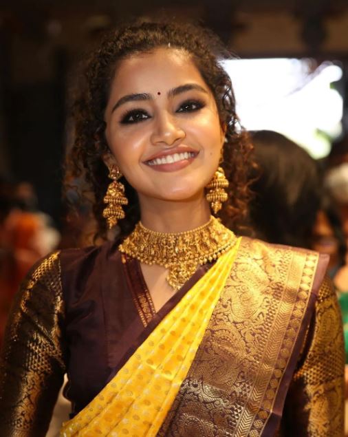  ଜସପ୍ରିତ୍ ବୁମ୍ରା ଓ ଅନୁପମାଙ୍କର ପରସ୍ପର ସହ ଯୋଡି଼ ହେବା ଖବର ଏହି ପ୍ରଥମ ଥର ଆସୁନାହିଁ ।