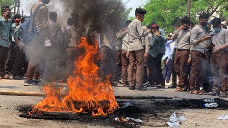 କଟକ ବୋସ୍ ଇଞ୍ଜିନିୟିରଂ ସ୍କୁଲ୍ରେ ତେଜିଲା ଛାତ୍ର ଅଶାନ୍ତି; COVID ଯୋଗୁଁ ଅନ୍ଲାଇନ୍ ପରୀକ୍ଷା ଚାହୁଁଛନ୍ତି