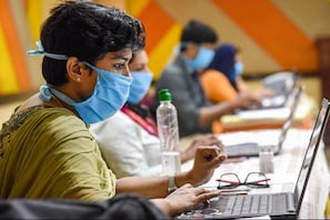 news18 - ବର୍ତ୍ତମାନ ଘରେ ବସି PF ଆକାଉଣ୍ଟକୁ ଅନଲାଇନରେ କରନ୍ତୁ ଟ୍ରାନ୍ସଫର; ଜାଣନ୍ତୁ ପ୍ରୋସେସ..