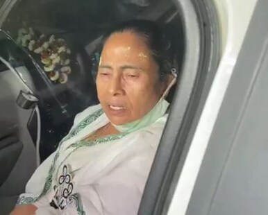 Bengal Polls: ମମତା ବାନାର୍ଜୀଙ୍କ ଉପରେ ଆକ୍ରମଣ ହେଲା; ଗୋଡ଼ ଓ ଛାତିରେ ଆଘାତ ଲାଗିଥିବା କହିଲେ