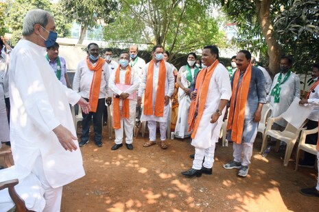 ଧାନ କିଣା ରାଜନୀତି: BJP କହିଲା ନବୀନ ନିବାସ ଯିବା ଭୁଲ୍ ଥିଲା; କଂଗ୍ରେସ କହିଲା ‘ସେମାନେ ଭାଇ ଭାଇ’