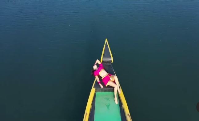  କେରଳରେ ଏକ ଡଙ୍ଗାରେ ସନ୍ନି ଲିଓନି (Sunny Leone)