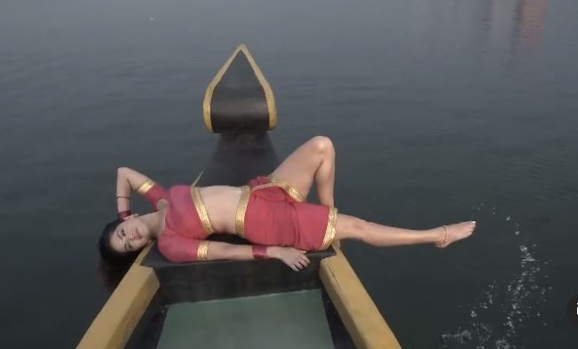  କେରଳରେ ଏକ ଡଙ୍ଗାରେ ସନ୍ନି ଲିଓନି (Sunny Leone)