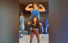 ଟାଇଗର୍ ଶ୍ରଫ୍‌ଙ୍କୁ କାନ୍ଧରେ ଉଠାଉଥିଲେ କୃଷ୍ଣା ଶ୍ରଫ, ବ୍ୟାଲେନ୍ସ ବିଗିଡ଼ିଲା - VIDEO