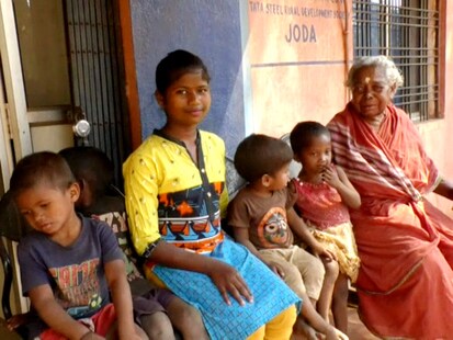ଦିନେ ଶିଶୁ ଶ୍ରମିକ ଥିଲେ, ପଥର ବାଡ଼ଉଥିଲେ; ଆଜି ୧,୦୦୦ ବେସହାରା ପିଲାଙ୍କ ସାହା ତୁଳସୀ ଅପା