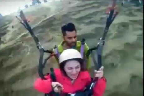 Funny Video: ଏହି ଝିଅକୁ ପାରାଗ୍ଲାଇଡିଂ କରୁଥିବା ଦେଖି ଲୋକମାନେ 'ଲ୍ୟାଣ୍ଡ କରା ଦେ' ବ୍ୟକ୍ତିଙ୍କୁ ମନେ ପକାଇଲେ
