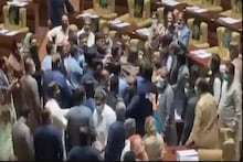 VIDEO: ପାକିସ୍ତାନର ସିନ୍ଧ ବିଧାନସଭାରେ ମାରପିଟ; ଜୀବନ ରକ୍ଷା ପାଇଁ ଦୌଡ଼ିଲେ ବିଧାୟକ