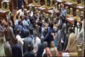 news18 - VIDEO: ପାକିସ୍ତାନର ସିନ୍ଧ ବିଧାନସଭାରେ ମାରପିଟ; ଜୀବନ ରକ୍ଷା ପାଇଁ ଦୌଡ଼ିଲେ ବିଧାୟକ