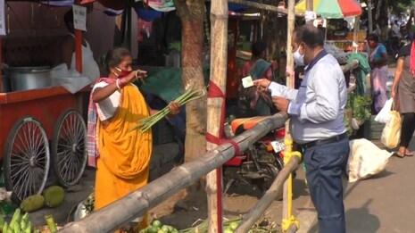 ବ୍ରହ୍ମପୁରରେ ସବୁ ଭେଣ୍ଡିଂ ଜୋନ୍ ବନ୍ଦ ହେଲା; ରାସ୍ତା କଡ଼ରେ ବ୍ୟାରିକେଡ୍ ଭିତରେ ପରିବା ବିକ୍ରି ହେଉଛି