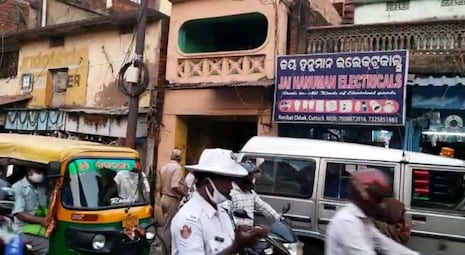 କଟକରେ ପୁଣି ଏକ ସେକ୍ସ ରାକେଟ୍ ଠାବ ହେଲା; ରୁପଜୀବୀ ସହ ମାଷ୍ଟରମାଇଣ୍ଡ୍ ଓ ୨ ଗ୍ରାହକ ଗିରଫ ହେଲେ