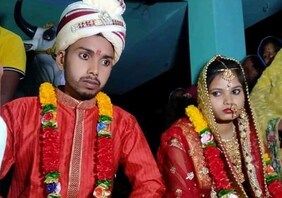 news18 - ହୋଲି ଖେଳୁ ଖେଳୁ ମଥାରେ ଲଗେଇଦେଲା ସିନ୍ଦୂର; ବାସ୍, ହୋଲି ପର ଦିନ ହୋଇଗଲା ବାହାଘର