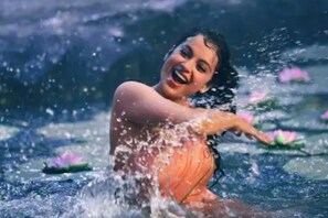 news18 - VIDEO: ‘ଚଲି ଚଲି’ ପୂରା ଗୀତ ରିଲିଜ୍ ହେଲା; ଜୟଲଳିତାଙ୍କ ରୂପରେ କଙ୍ଗନାଙ୍କୁ ଦେଖନ୍ତୁ