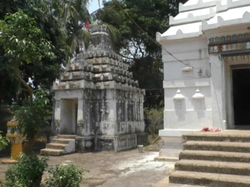  ପୂର୍ବରୁ ଦୋଳ ପୂର୍ଣ୍ଣିମାରେ ବିମାନରେ ବସି ପ୍ରଭୁ ଶ୍ରୀରାମ ଏହି ମନ୍ଦିରରୁ ବାହାରି ଆନନ୍ଦପୁର ସହର ପରିକ୍ରମା କରୁଥିଲେ ।