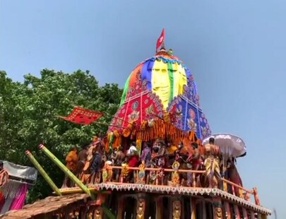 ଅଧା ବାଟରେ ଅଟକି ରହିଛି ମହାପ୍ରଭୁ ଲିଙ୍ଗରାଜଙ୍କ ରୁକୁଣା ରଥ; ଆଜି ପୁଣି ଟଣାଯିବ