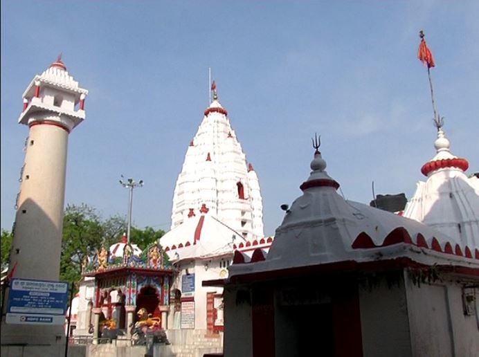  ସମ୍ବଲପୁର ଜିଲ୍ଲାରେ ସପ୍ତାହାନ୍ତ ଦୁଇଦିନିଆ ସଟଡାଉନ ଲାଗୁ ହୋଇଥିବାରୁ ମା’ ସମଲେଶ୍ୱରୀଙ୍କ ଦର୍ଶନ ସମ୍ପୂର୍ଣ୍ଣ ବନ୍ଦ ରହୁଥିବା ବେଳେ ସୋମବାରଠାରୁ ଠାରୁ ଦର୍ଶନ ସମୟରେ ପରିବର୍ତ୍ତନ କରାଯାଇଛି ।