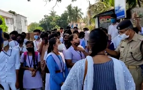 ମ୍ୟାଟ୍ରିକ୍ ବୋର୍ଡ଼ ପରୀକ୍ଷା ବାତିଲ୍ କରାଯାଉ: CM ଓ ଶିକ୍ଷା ମନ୍ତ୍ରୀଙ୍କୁ କହିଲେ ଛାତ୍ରଛାତ୍ରୀମାନେ