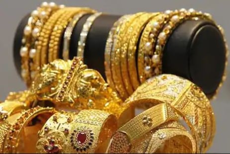 Gold Price Today: ବିବାହ ସିଜିନରେ ଶସ୍ତାରେ କିଣନ୍ତୁ ସୁନା; ୧୦ ହଜାର ଟଙ୍କା ପର୍ଯ୍ୟନ୍ତ ଦର ହୋଇସାରିଛି ହ୍ରାସ