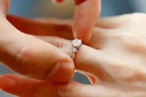 news18 - ହେବାକୁ ଯାଉଥିବା ବୋହୂ ବାହାରିଲା ହଜିଯାଇଥିବା ଝିଅ; ତଥାପି ମା' ବିବାହକୁ ଅନୁମତି ଦେଲା