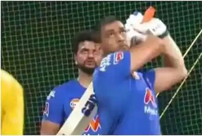 news18 - IPL 2021: ଧୋନି ପ୍ରାକ୍ଟିସ ସେସନରେ ମାରିଲେ ଲମ୍ବା ଲମ୍ବା ଛକା; CSK ସେୟାର କଲା ଭିଡ଼ିଓ