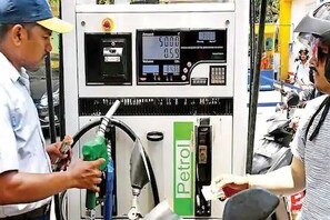 news18 - Petrol Price: ସରକାର ପେଟ୍ରୋଲ ଡିଜେଲ ଦର ହ୍ରାସ କଲେ; ଜାଣନ୍ତୁ କେତେ ଶସ୍ତା ହେଲା