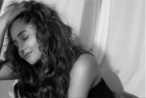 news18 - ରଶ୍ମୀ ଦେଶାଇଙ୍କ ପୁଣି ଥରେ ବୋଲ୍ଡ ଅବତାରରେ ଦେଖାଦେଲେ; ଭାଇରଲ ହେଉଛି PHOTOS