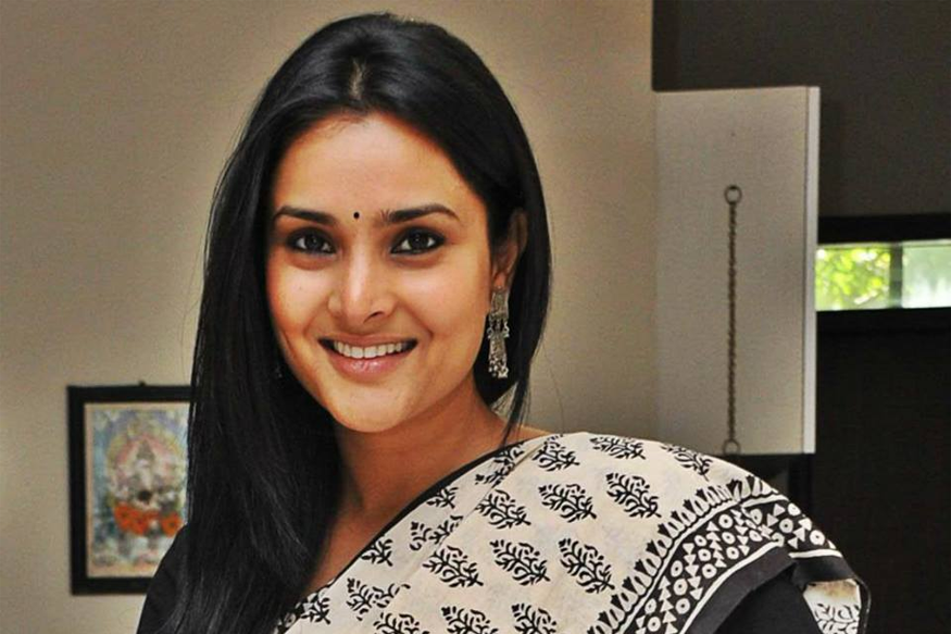  ରମ୍ୟା ୨୦୧୩ରେ ଏକ ଉପ-ନିର୍ବାଚନରେ ଜିତି କର୍ଣ୍ଣାଟକର (Karnataka) ମାଣ୍ଡ୍ୟା ନିର୍ବାଚନ ମଣ୍ଡଳୀରୁ କଂଗ୍ରେସର ସାଂସଦ ହୋଇଥିଲେ । ସେ ୨୦୧୪ ସାଧାରଣ ନିର୍ବାଚନରେ ​ମାଣ୍ଡ୍ୟାରେ ପୁଣି ଛିଡ଼ା ହୋଇଥିଲେ, କିନ୍ତୁ ୫,୫୦୦ ଭୋଟରେ ହାରିଯାଇଥିଲେ ।