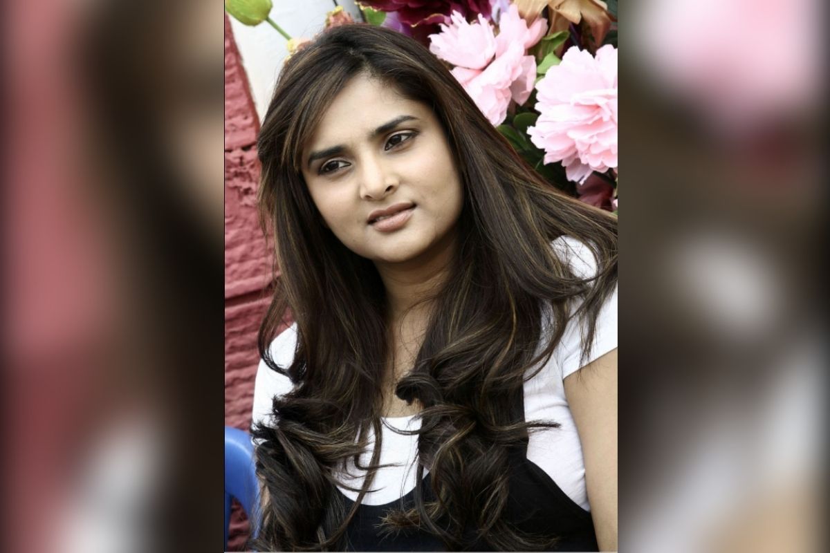  ତେଲୁଗୁ ନିର୍ଦ୍ଦେଶକ କୋଡି ରାମକୃଷ୍ଣଙ୍କ ଦ୍ୱାରା ନିର୍ଦ୍ଦେଶିତ ‘ନାଗରହୁଭୁ’ ରମ୍ୟାଙ୍କ ଶେଷ ଫିଲ୍ମ ଥିଲା । ତା’ ପରେ ସେ ରାଜନୀତିରେ ସମ୍ପୂର୍ଣ୍ଣ ଧ୍ୟାନ ଦେଉଥିଲେ । ହେଲେ ଏବେ ସେ ରାଜନୀତିକୁ ବି ଗୁଡ୍‌ ବାୟ କହିଛନ୍ତି ।