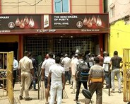 ଲକଡାଉନ୍ ଆରମ୍ଭ ହେବା ପୂର୍ବରୁ ଭୁବନେଶ୍ୱରରେ ମଦ ବୋହିନେଲେ ଲୋକେ; ଖୁବ୍ ବିକ୍ରି ହେଲା