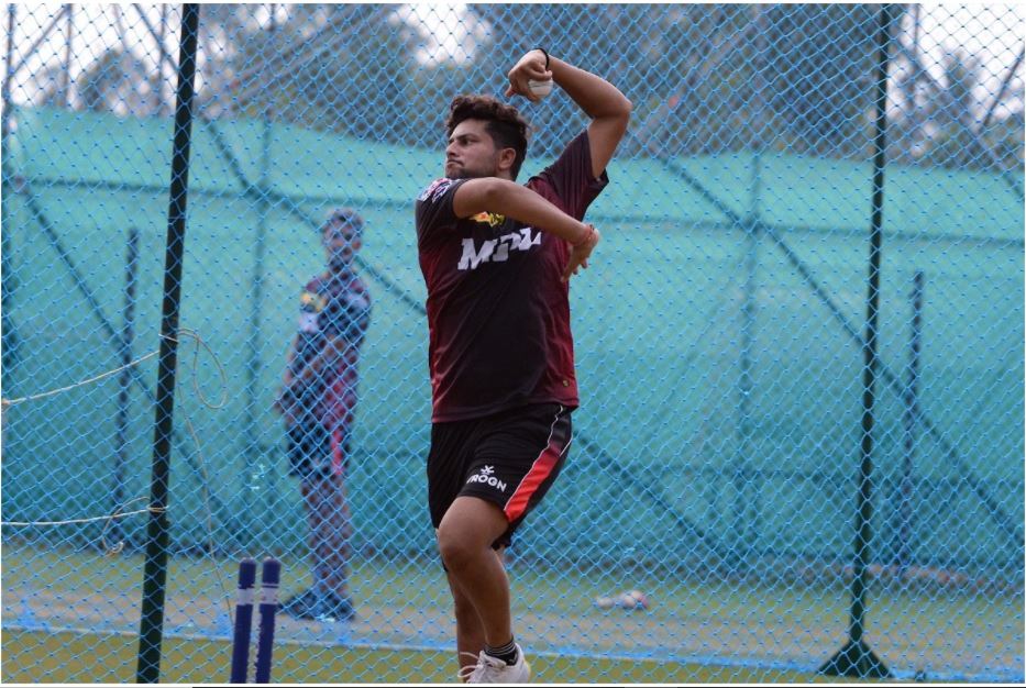  ଚାଇନାମ୍ୟାନ ବୋଲର କୁଲଦୀପ ଯାଦବ (Kuldeep Yadav) ମଧ୍ୟ ଟେଷ୍ଟ ଦଳରେ ସ୍ଥାନ ପାଇନାହାଁନ୍ତି । ଏହାର କାରଣ ତାଙ୍କର ଖରାପ ଫର୍ମ ବୋଲି ବିଶ୍ୱାସ କରାଯାଏ । ୟୁପିର କୁଲଦୀପ ଚେନ୍ନାଇରେ ଇଂଲଣ୍ଡ ବିପକ୍ଷ ଶେଷ ଟେଷ୍ଟ ମ୍ୟାଚ୍ ଖେଳିଥିଲେ କିନ୍ତୁ ସେ ମାତ୍ର ଦୁଇଟି ୱିକେଟ୍ ନେଇପାରିଥିଲେ । ଏହା ପରେ ସେ ଆଇପିଏଲରେ ମଧ୍ୟ ସୁଯୋଗ ପାଇ ନଥିଲେ ଓ ସ୍ଥଗିତ ଆଇପିଏଲ ସିଜିନରେ ଗୋଟିଏ ବି ମ୍ୟାଚ୍ ଖେଳିପାରିନଥିଲେ । ଇଂଲଣ୍ଡ ବିପକ୍ଷ ଶେଷ ଦିନିକିଆ ସିରିଜରେ କୁଲଦୀପ ଦୁଇଟି ମ୍ୟାଚ୍ ଖେଳିଥିଲେ କିନ୍ତୁ ଏଥିରେ ସେ ମହଙ୍ଗା ସାବ୍ୟସ୍ତ ହୋଇଥିଲା ଓ ତାଙ୍କୁ କୌଣସି ୱିକେଟ୍ ମଧ୍ୟ ମିଳି ନଥିଲା ।,[object Object]
