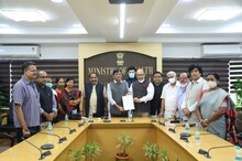 ରାଜ୍ୟରେ ସାର ଅଭାବକୁ ନେଇ କେନ୍ଦ୍ରକୁ ଚିଠି ଲେଖିଲେ ନବୀନ; BJP କହିଲା ଏହା ‘ନାଟକବାଜି’