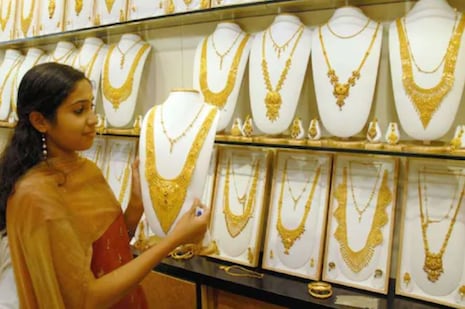 Gold Price: ସୁନାର ଦାମ୍ ଟିକିଏ କମିବା ପରେ ପୁଣି ବଢ଼ିଲା; ରୂପା ଦର ବି ବଢ଼ିଲା; ଜାଣନ୍ତୁ ନୂଆ ଦର