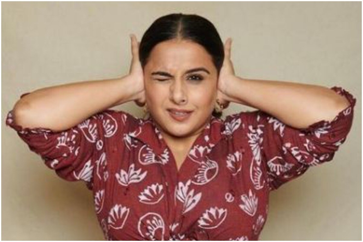  ଅଭିନେତ୍ରୀ ବିଦ୍ୟା ବାଲାନଙ୍କୁ (Vidya Balan) ନିଜ ଶରୀର ଓ ମେଦ ବହୁଳତା ଯୋଗୁଁ ଅନେକ ଥର ଲଜ୍ଜାର ସମ୍ମୁଖୀନ ହେବାକୁ ପଡିଥିଲା। ତାଙ୍କୁ ଅନେକ ଥର ଟ୍ରୋଲ କରାଯାଇଥିଲା । ସେ ଶେଷରେ ନିଜ ଶରୀରକୁ ସେପରି ଭାବେ ଗ୍ରହଣ କରିଛନ୍ତି ଯେମିତି ତାହା ଅଛି । ଅନେକ ଥର ଲୋକେ ତାଙ୍କୁ ବିଶେଷ ପ୍ରକାରର ପୋଷାକ ପିନ୍ଧିବାକୁ ଓ ଏକ ବିଶେଷ ଶୈଳୀରେ ଫଟୋଉଠାଇବାକୁ କହିଥିଲେ । ଅଭିନେତ୍ରୀ କହିଥିଲେ, ‘‘ମୁଁ କ’ଣ ପିନ୍ଧିବା ଉଚିତ୍, ମୁଁ କିପରି ଦେଖାଯିବା ଉଚିତ ସେ ବିଷୟରେ ସମସ୍ତେ ନିଜ ମତ ଦେଉଥିଲେ। ଏହା ସବୁ ଯନ୍ତ୍ରଣାଦାୟକ ଥିଲା । ମୁଁ ପୂର୍ବରୁ ବିରକ୍ତ ହୋଇଯାଉଥିଲି । କିନ୍ତୁ ଯେତେବେଳେ ମୁଁ ନିଜେ ବ୍ୟଥିତ ହେବା ବନ୍ଦ କଲି, ଲୋକେ ବି କହିବା ବନ୍ଦ କରିଦେଲେ ।’’ (ଫଟୋ କ୍ରେଡିଟ୍: ଇନଷ୍ଟାଗ୍ରାମ / ବାଲାନବିଦ୍ୟା)
