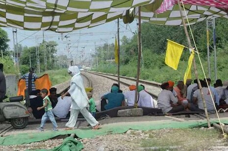 ଚାଷୀଙ୍କ ଆଗାରେ ମୁଣ୍ଡ ନୁଆଁଇଲେ ପଞ୍ଜାବ ସରକାର: ଆଖୁ ମୂଲ୍ୟ ୩୬୦ ଟଙ୍କା କଲେ; ଶେଷ ହେଲା ଆନ୍ଦୋଳନ