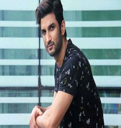  ଟିଭିରୁ କ୍ୟାରିୟର ଆରମ୍ଭ କରିଥିବା ଓ ବଲିଉଡରେ ରାଜ କରୁଥିବା ସୁଶାନ୍ତ ସିଂ ରାଜପୁତଙ୍କ ୧୪ ଜୁନ୍ ୨୦୨୦ରେ ତାଙ୍କ ବାନ୍ଦ୍ରା ଘରେ ମୃତଦେହ ମିଳିଥିଲା। ଅଭିନେତାଙ୍କ ମୃତ୍ୟୁ ଖବର ଶୁଣି ସମସ୍ତେ ଆଶ୍ଚର୍ଯ୍ୟ ହୋଇଗଲେ। ସୁଶାନ୍ତଙ୍କ ମୃତ୍ୟୁ ପରେ ତଦନ୍ତ ଦୀର୍ଘ ସମୟ ଧରି ଚାଲିଥିଲା। ସିବିଆଇ ତଦନ୍ତ ଜାରି ରହିଛି। (ଫାଇଲ୍ ଫଟୋ)