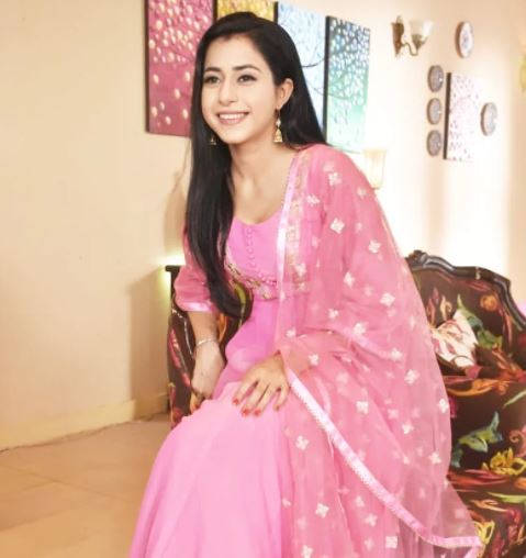  ୨୬ ବର୍ଷୀୟ ଟିଭି ଅଭିନେତ୍ରୀ ସେଜଲ ଶର୍ମା ମଧ୍ୟ ମୁମ୍ବାଇର ତାଙ୍କ ମୀରା ରୋଡ ଘରେ ଝୁଲୁ ଥିବାର ଦେଖିବାକୁ ମିଳିଥିଲା। ୨୪ ଜାନୁଆରୀ ୨୦୨୦ରେ, ଅଭିନେତ୍ରୀ ଏକ ଆତ୍ମହତ୍ୟା ନୋଟ୍ ଲେଖିଥିଲେ ଯେ ତାଙ୍କ ମୃତ୍ୟୁ ପାଇଁ କେହି ଦାୟୀ ନୁହଁନ୍ତି।ଶୋ 'ଦିଲ୍ ଟୁ ହାପି ହେ ଜୀ'ରେ କାମ ଛାଡିବା ପରେ, ସେ କାମ ଖୋଜିବାରେ ଅସୁବିଧାରେ ପଡ଼ିବା ପରେ ସେ ଅତ୍ୟଧିକ ଉଦାସୀନ ଥିଲେ। (ଫଟୋ କ୍ରେଡିଟ୍: i_sejalsharmaofficial / Instagram)