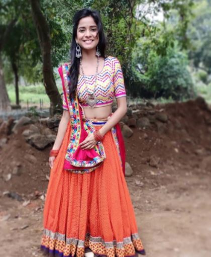  ୨୫ବର୍ଷିୟ ପ୍ରେକ୍ଷା ମେହେଟ୍ଟା ୨୫ ମଇ ୨୦୨୦ରେ ଆତ୍ମହତ୍ୟା କରିଥିଲେ। ଲକ ଡାଉନ ପଡ଼ିଥିବା ଯୋଗୁଁ କାମ ଅଭାବରୁ ସେ ବିରକ୍ତ ହୋଇଯାଇଥିଲେ ବୋଲି ଘର ଲୋକ କହିଛନ୍ତି। ପ୍ରେକ୍ଷାଙ୍କ କୋଠରୀରୁ ଏକ ଆତ୍ମହତ୍ୟା ନୋଟ ମଧ୍ୟ ମିଳିଥିଲା ଯେଉଁଥିରେ ଲେଖାଥିଲା ଯେ 'ମୁଁ ସକରାତ୍ମକ ରହିବାକୁ ଚେଷ୍ଟା କରୁଛି କିନ୍ତୁ ମୁଁ ପାରୁ ନାହିଁ। ମୋର ଭଙ୍ଗା ସ୍ୱପ୍ନ ମୋର ଆତ୍ମବିଶ୍ୱାସକୁ ମାରି ଦେଇଛି।(ଫଟୋ କ୍ରେଡିଟ୍: iamprekshamehta / Instagram)