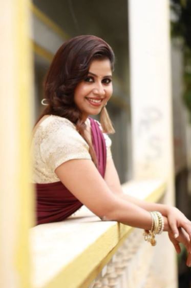  ଏହି ସମ୍ବେଦନଶୀଳ ମାମଲାରେ ଅଭିଯୁକ୍ତ ଥିବା କୋରିଓଗ୍ରାଫର କିଶୋର ଅମନ ଶେଟ୍ଟୀ ନିଜ ବିବୃତ୍ତିରେ କହିଛନ୍ତି ଯେ ଅନୁଶ୍ରୀ ଖାଲି ଡ୍ରଗ୍ସ ଖାଉ ନ ଥିଲେ ବରଂ ଡ୍ରଗ୍ କାରବାରରେ ବି ଜଡିତ ଥିଲେ ।