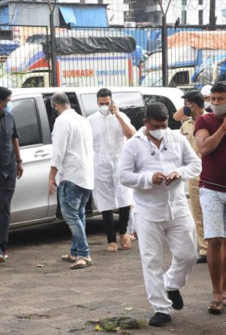  ଅକ୍ଷୟଙ୍କ ମାଙ୍କ ସହିତ ତାଙ୍କ ବହୁ ପ୍ରତୀକ୍ଷିତ ଚଳଚ୍ଚିତ୍ର ରକ୍ଷା ବନ୍ଧନ ଓ ଅତରଙ୍ଗୀର ନିର୍ଦ୍ଦେଶକ ଆନନ୍ଦ ଏଲ୍ ରୟଙ୍କ ମାଙ୍କର ମଧ୍ୟ ଦେହାନ୍ତ ହୋଇଛି। (ଫଟୋ କ୍ରେଡିଟ୍: ଭାଇରାଲ୍ ଭାୟାନି)