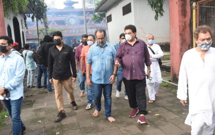  ଯେପରି ଅକ୍ଷୟ କୁମାର ତାଙ୍କ ମା’ଙ୍କ ଅତି ନିକଟତର ଥିଲେ, ଆନନ୍ଦ ଓ ତାଙ୍କ ଭାଇ ରବି ରାୟ ମଧ୍ୟ ସେମାନଙ୍କ ମା’ଙ୍କ ଅତି ନିକଟତର ଥିଲେ। (ଫଟୋ କ୍ରେଡିଟ୍: ଭାଇରାଲ୍ ଭାୟାନି)