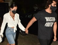 PICS: ହାତରେ ହାତ ଧରି ଡିନର ପାଇଁ ଏକାଠି ବାହାରିଲେ ବଲିଉଡର କପଲ୍ ଅର୍ଜୁନ ଓ ମଲାଇକା