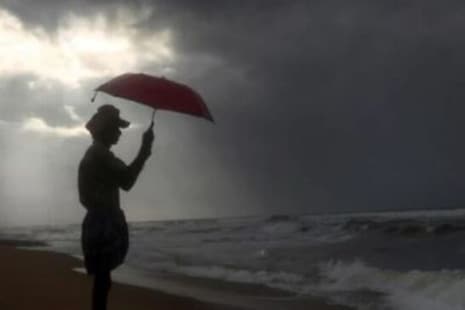 ଗୁଲାବ ଯୋଗୁଁ ପଶ୍ଚିମ ତଟରେ ଆସିପାରେ ସାଇକ୍ଲୋନ; କିଛି ରାଜ୍ଯରେ ହେବ ପ୍ରବଳ ବର୍ଷା