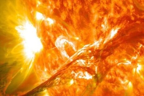 Solar Storm: ସୌର ଝଡ଼ରେ କ'ଣ ଠପ ହୋଇଯିବ ବିଶ୍ବର ସବୁ ଇଣ୍ଟରନେଟ କନେକ୍ସନ; ଜାଣନ୍ତୁ ଏହା ବିଷୟରେ କିଛି…